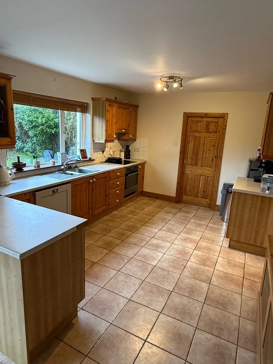 Full Kitchen including worktop and sink - Image 1