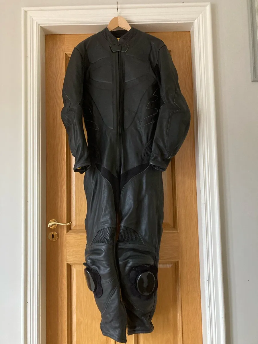 Leathers suite for sale - Image 1