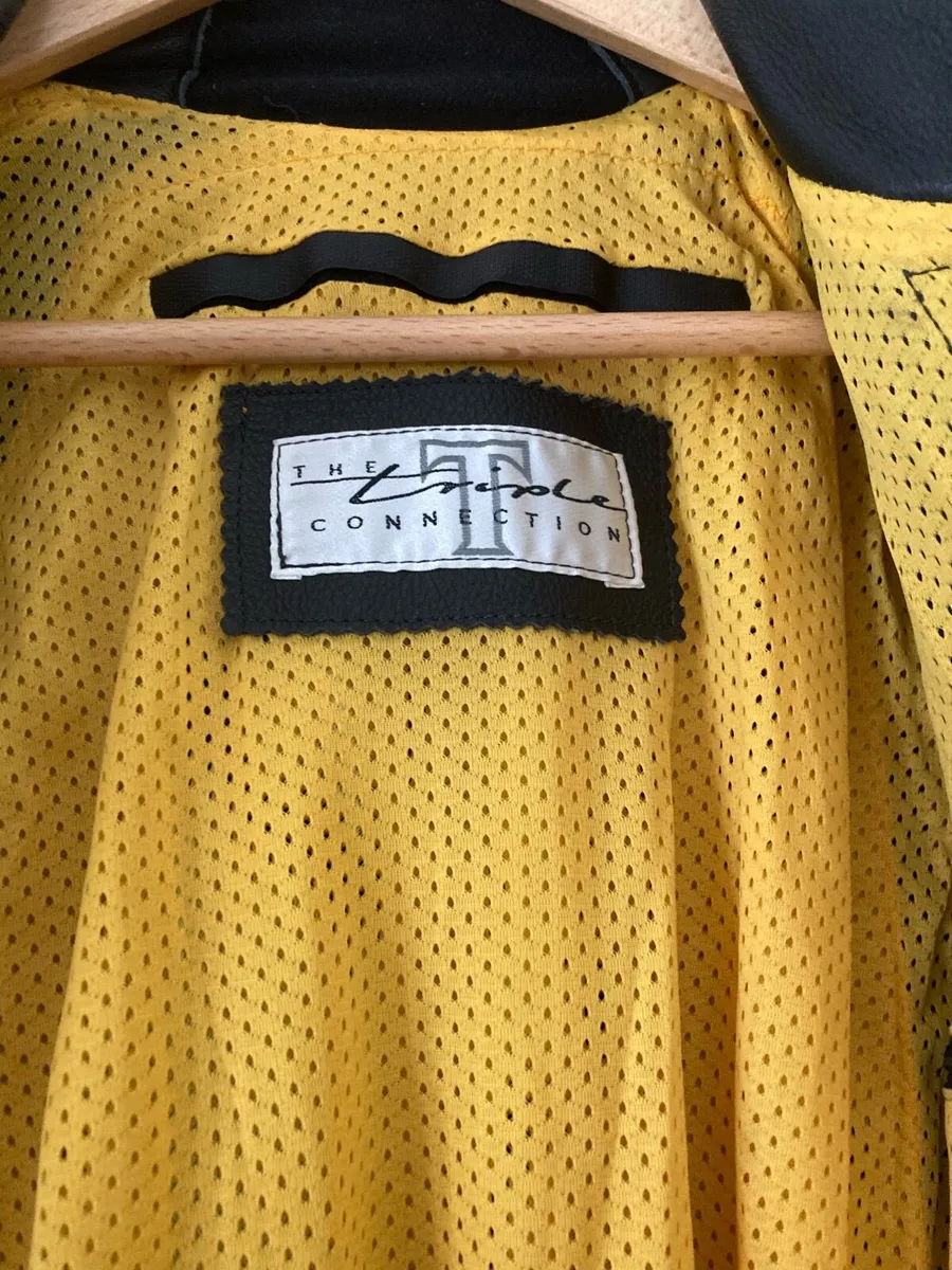 Leathers suite for sale - Image 3