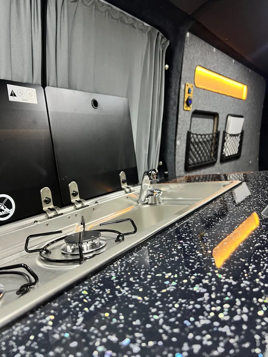 Campervan Volkswagen - Image 2