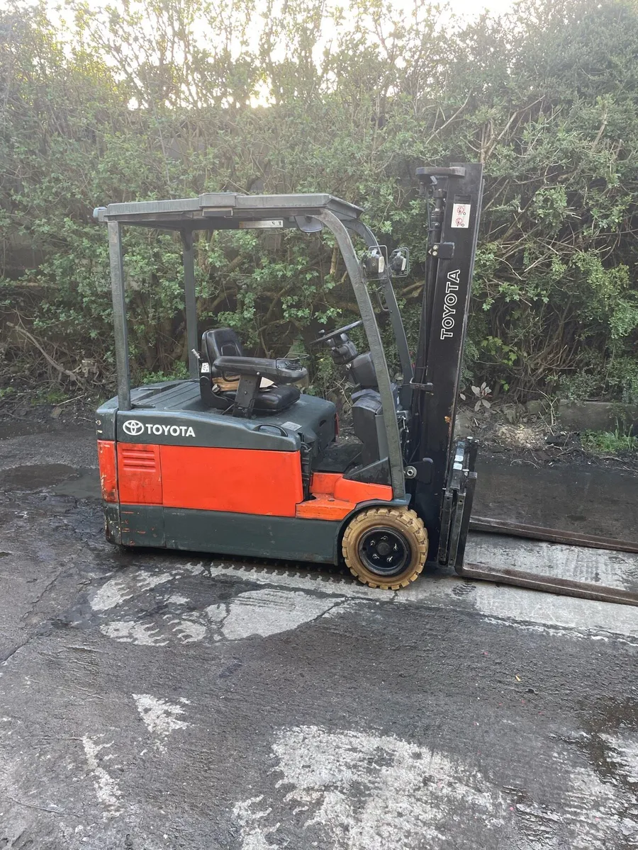 Toyota 2 ton Electric forklift - Image 1