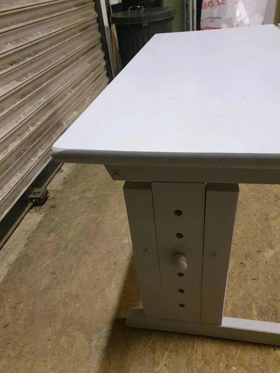 Adjustable wooden desk - Image 1