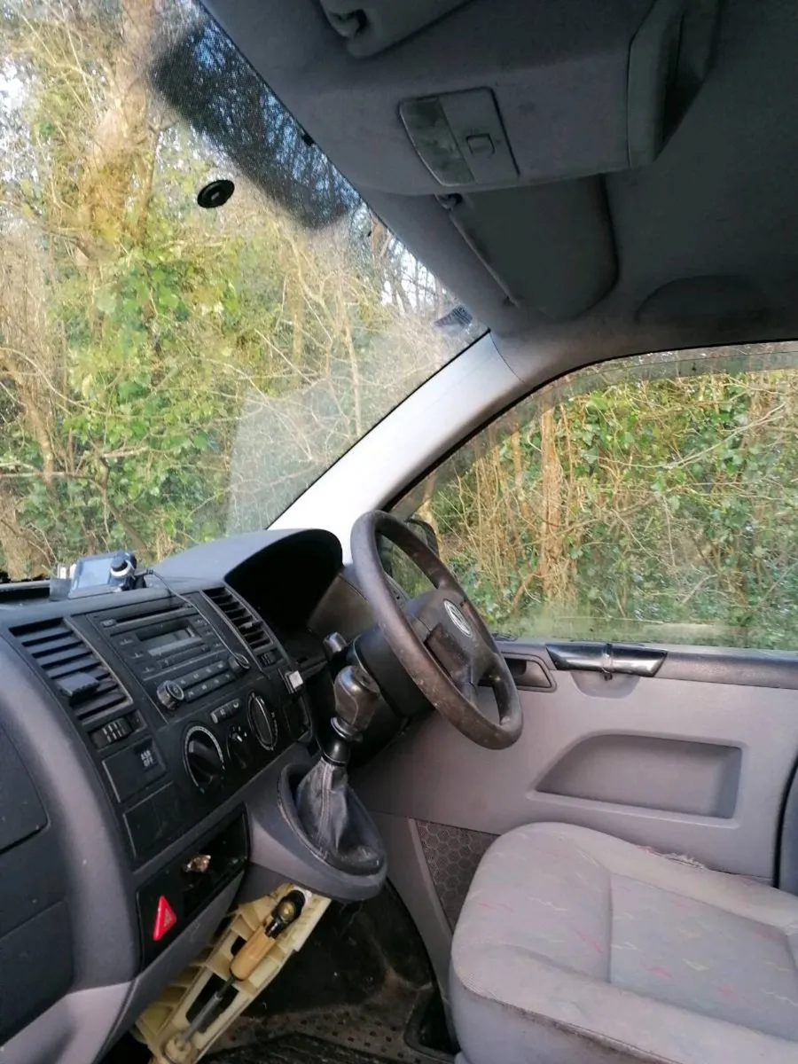 Volkswagen Transporter - Image 4