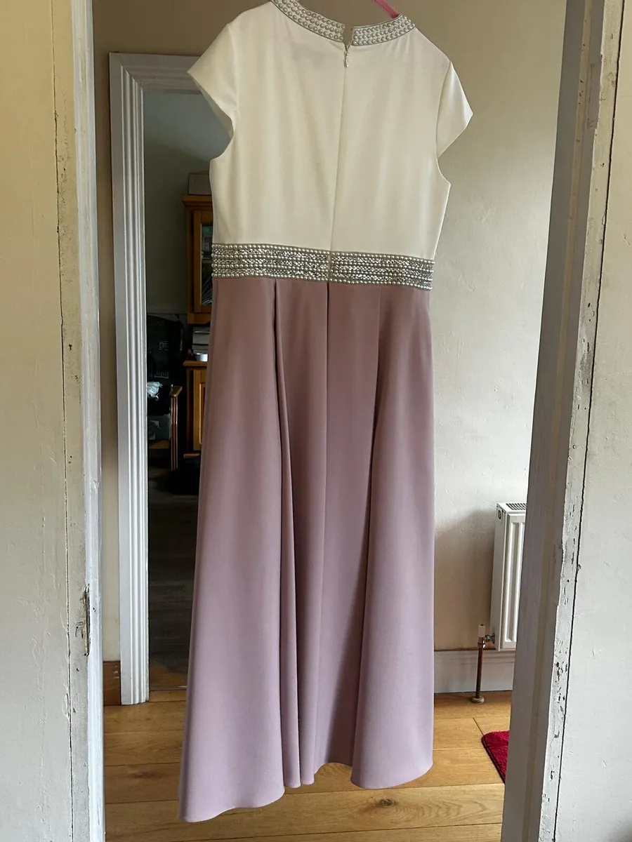 Wedding dresses - Image 2