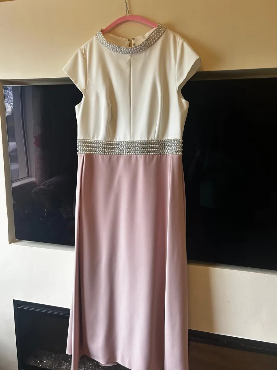 Wedding dresses - Image 3