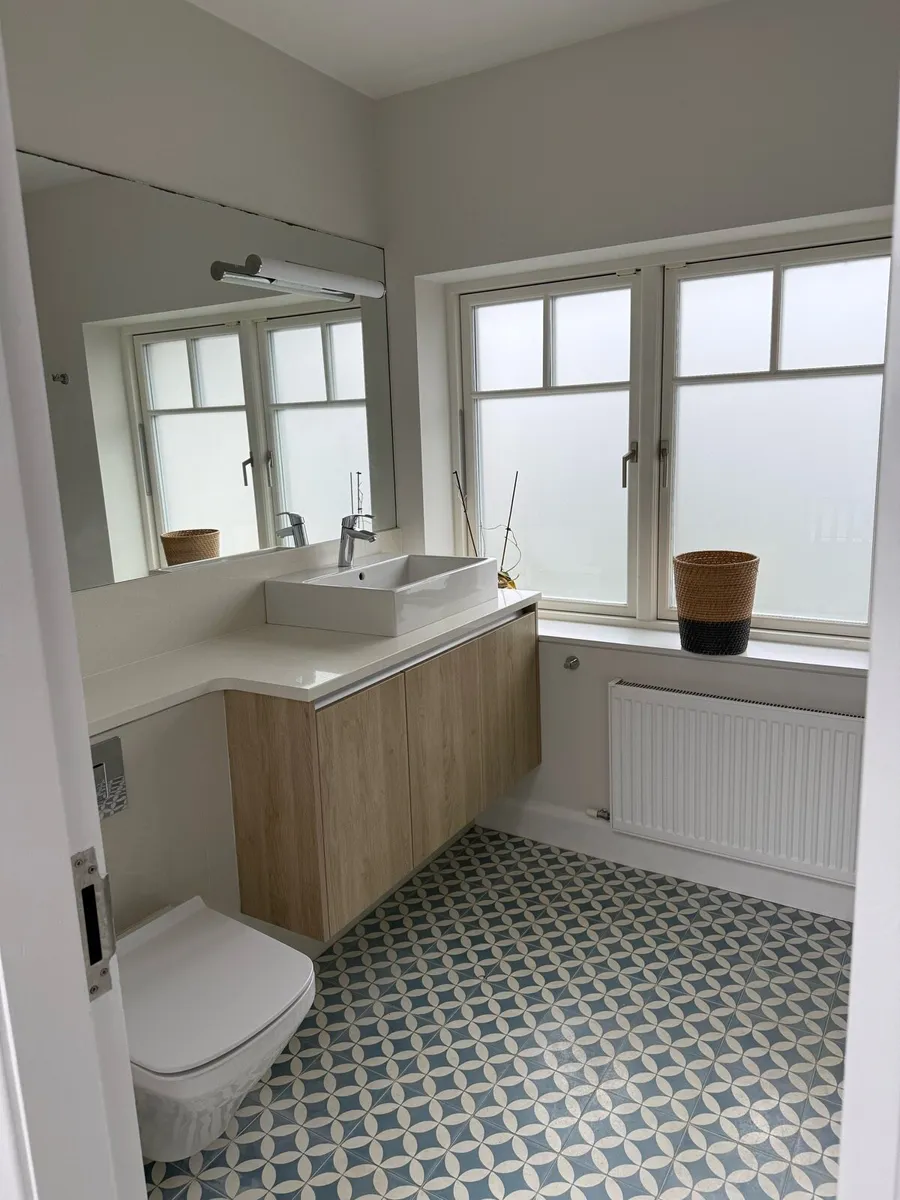 Bathroom quartz work top, Duravit sink & toilet - Image 1