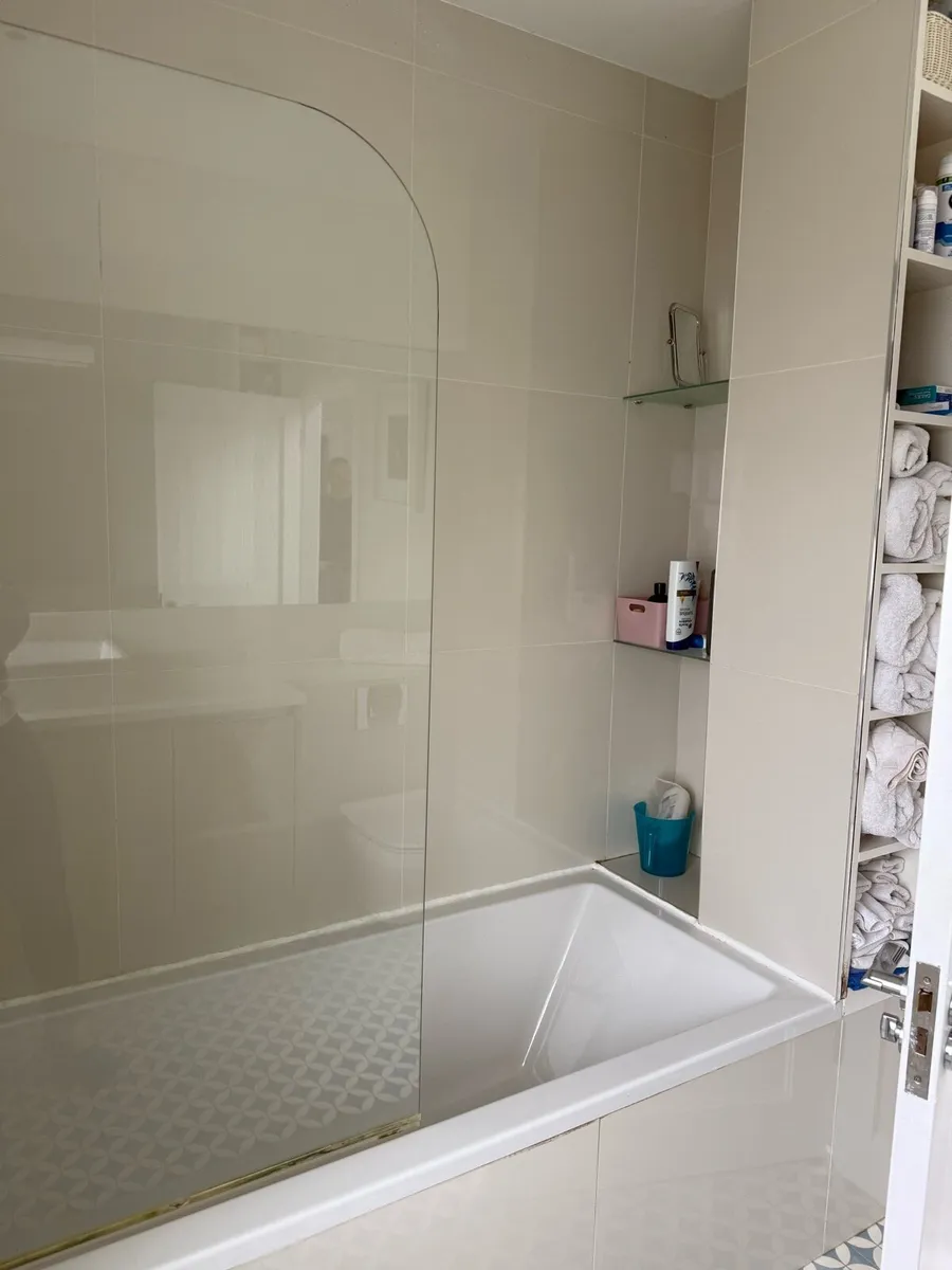 Bathroom quartz work top, Duravit sink & toilet - Image 2