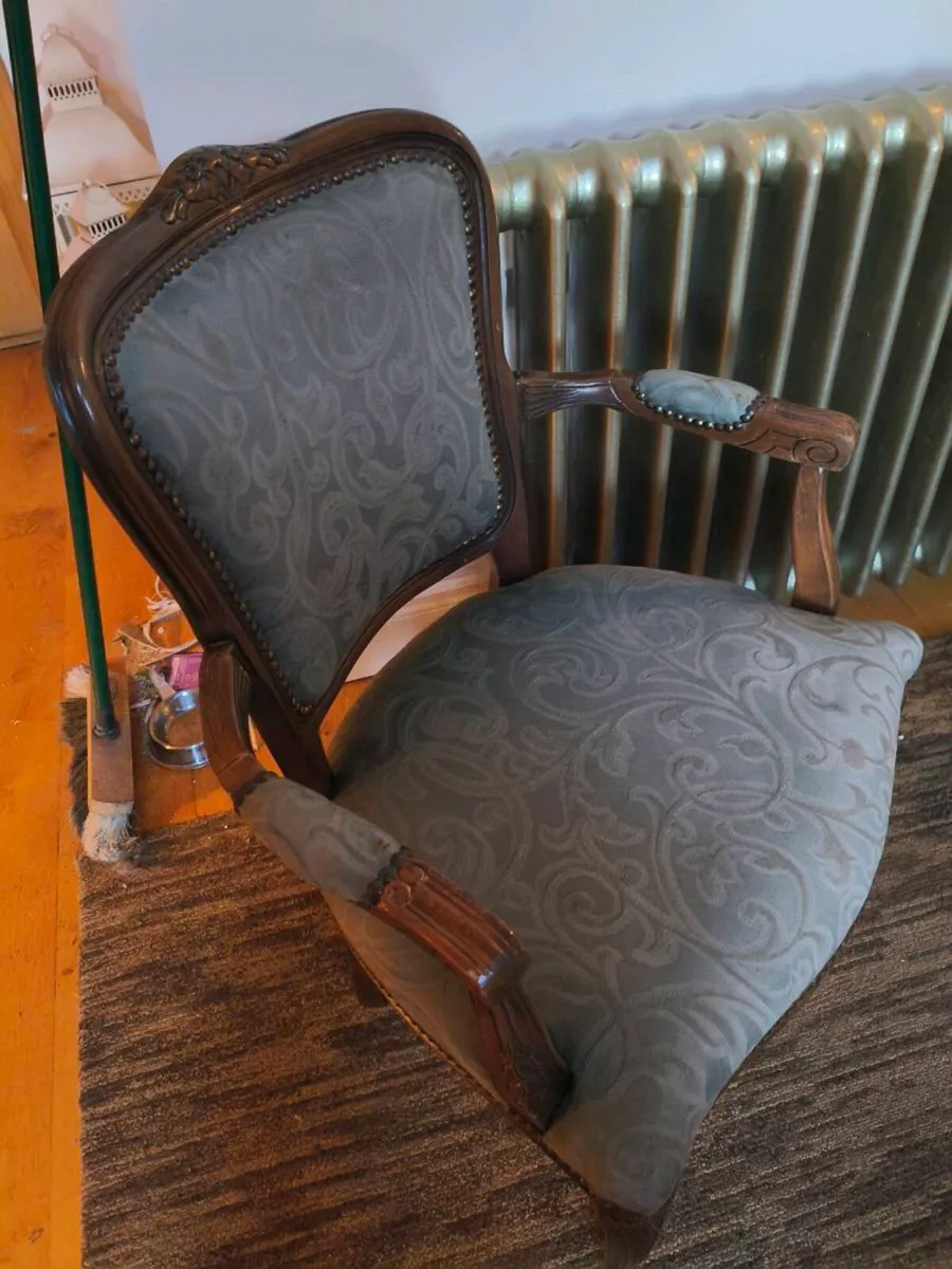 2 beautiful antique effect chairs 2 for 200 - Image 4