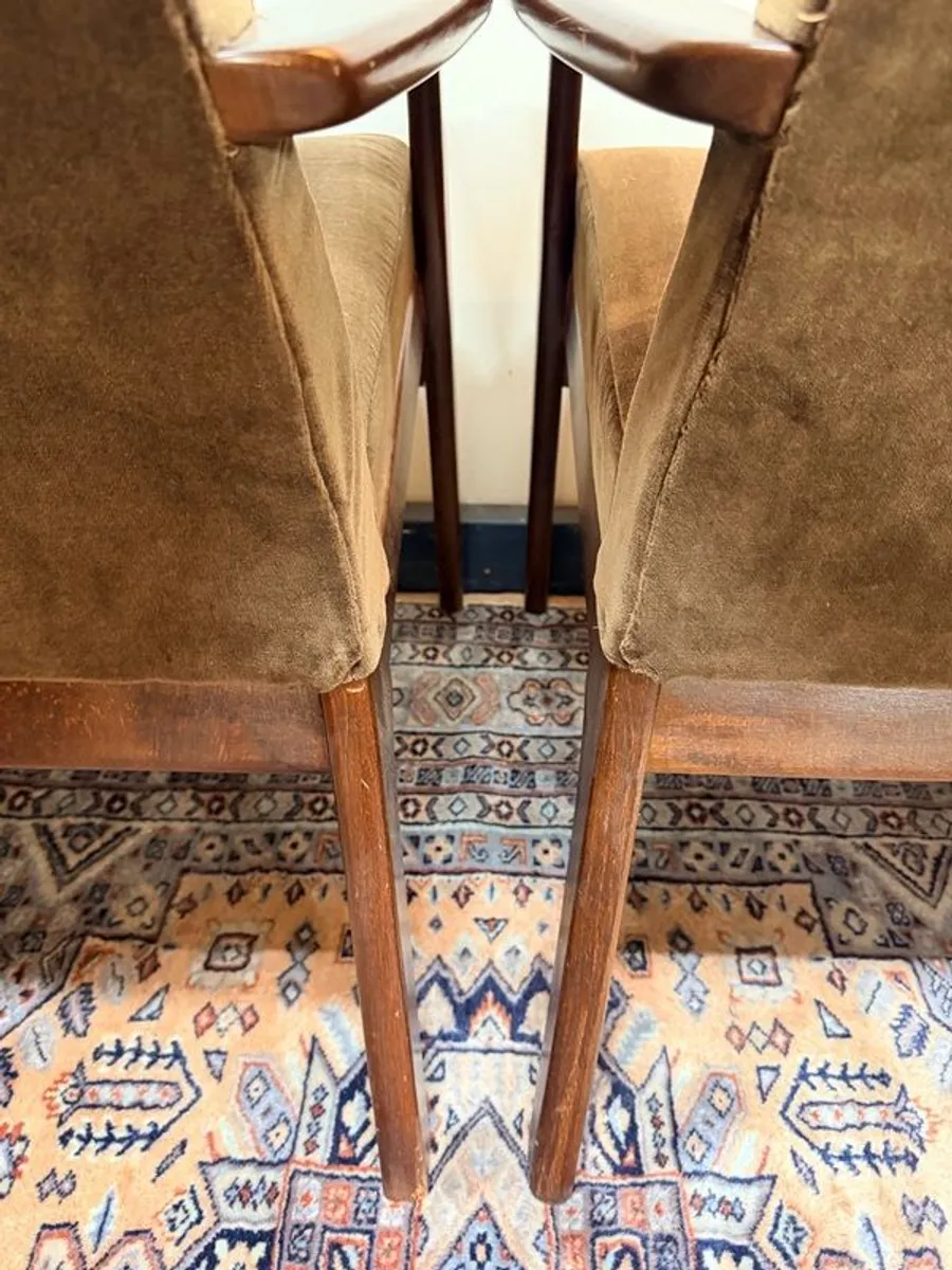 A Pair of Mid Century Parker Knoll PK 1067 70 Russell Lounge Chairs - Image 3