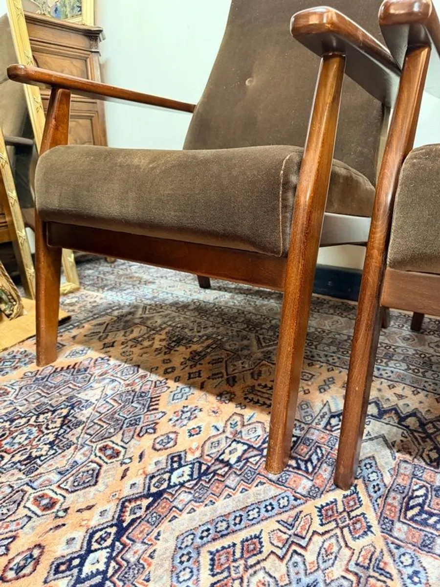 A Pair of Mid Century Parker Knoll PK 1067 70 Russell Lounge Chairs - Image 4