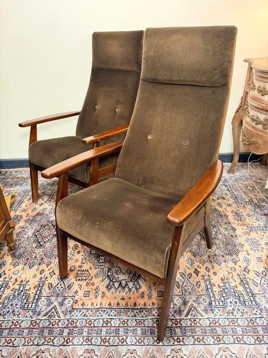 A Pair of Mid Century Parker Knoll PK 1067 70 Russell Lounge Chairs - Image 2