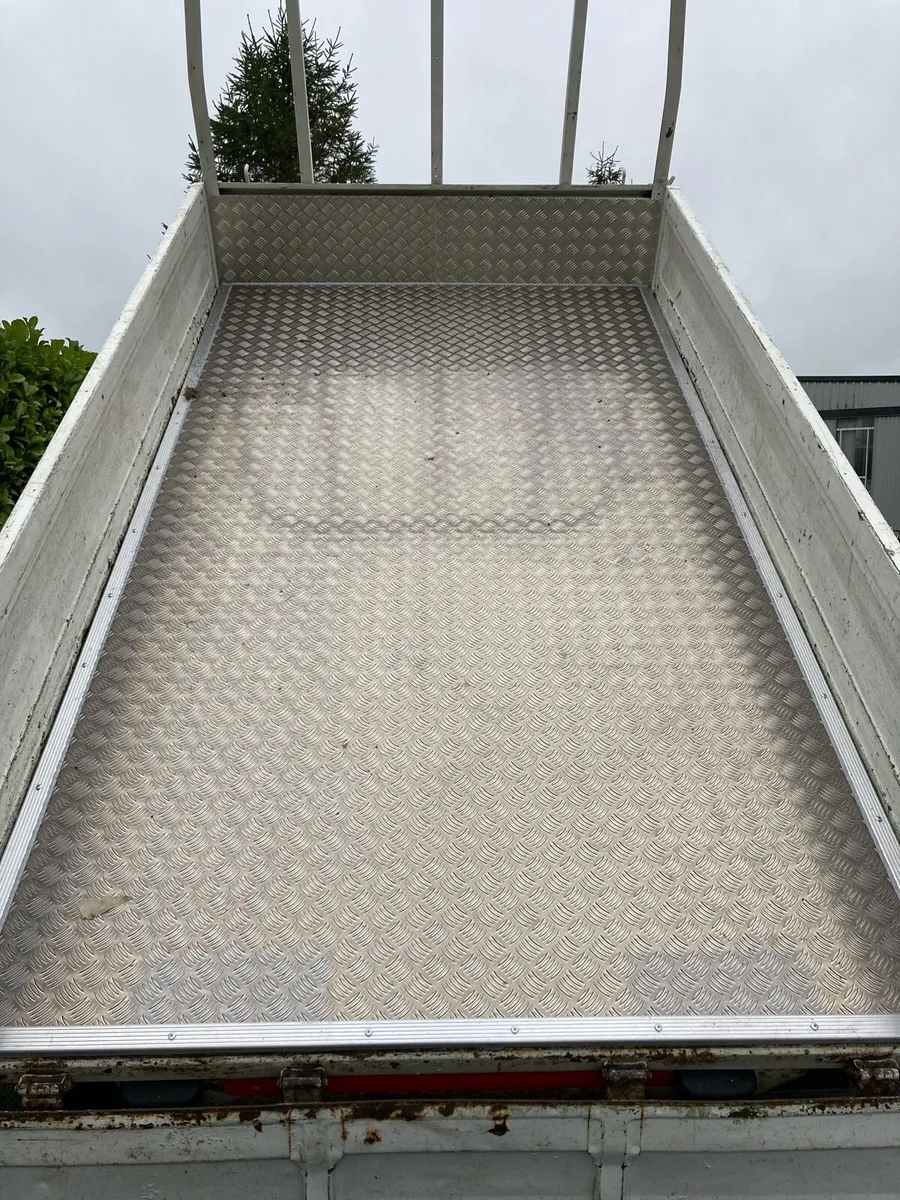 01 Toyota dyna 100 tipper - Image 3