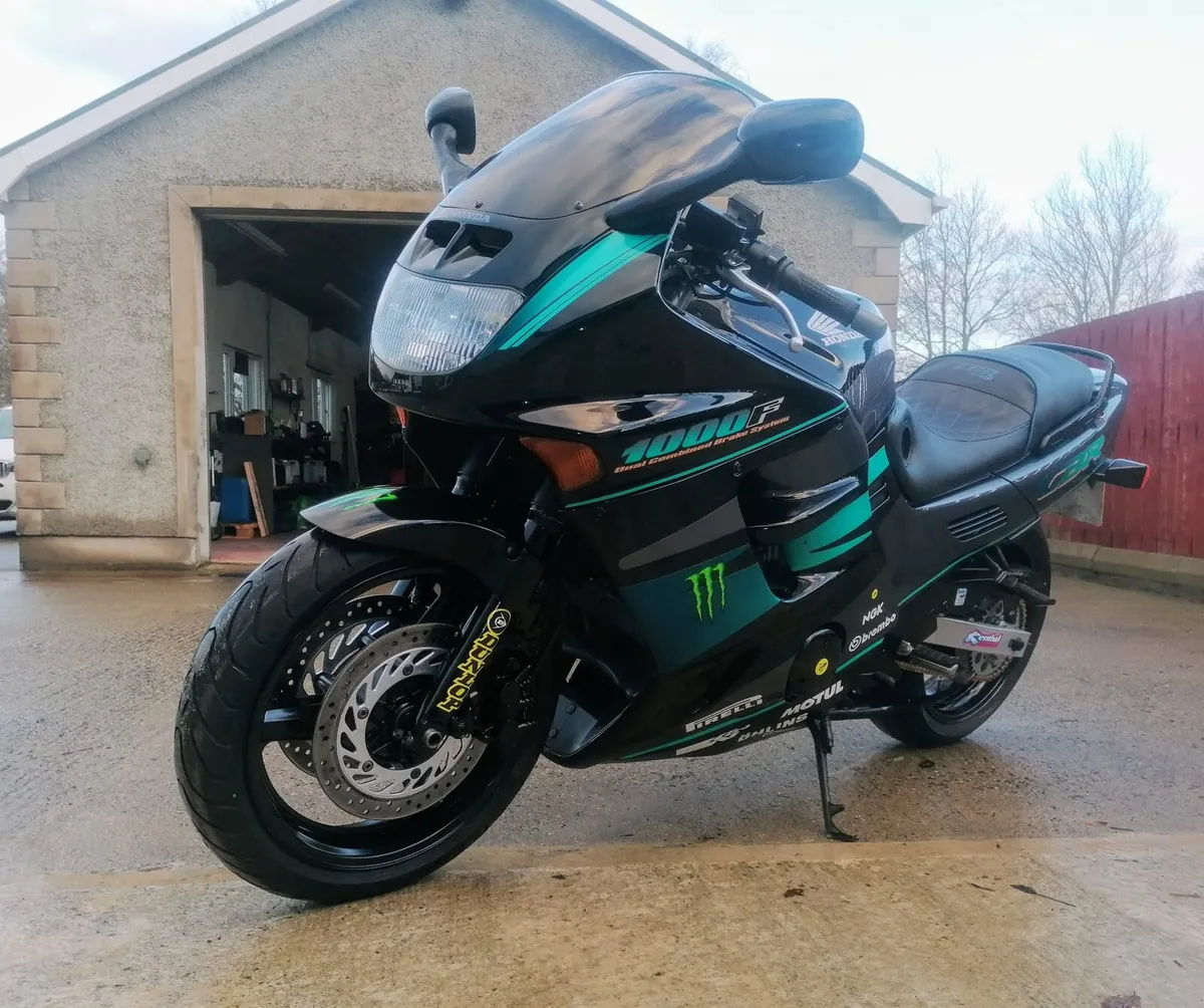 1994 Honda CBR1000F in excellent condition - Image 2