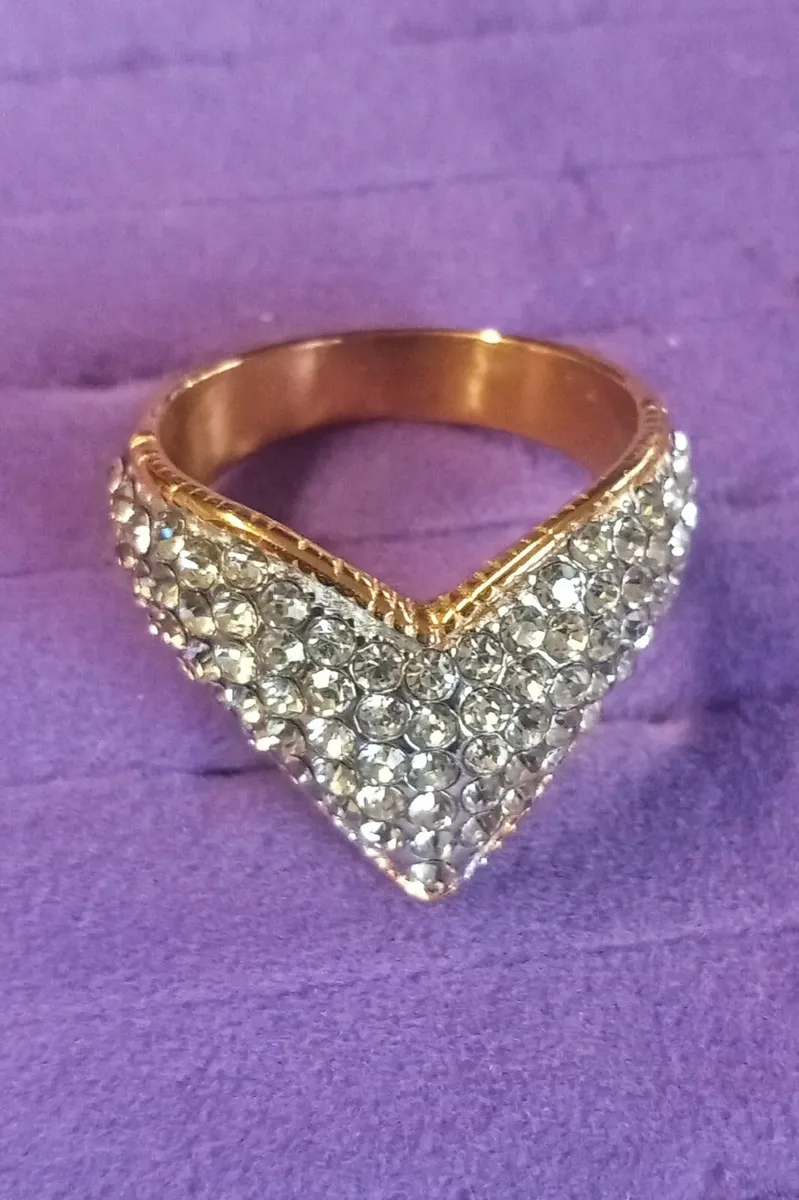 Beautiful Dress Ring - Image 1