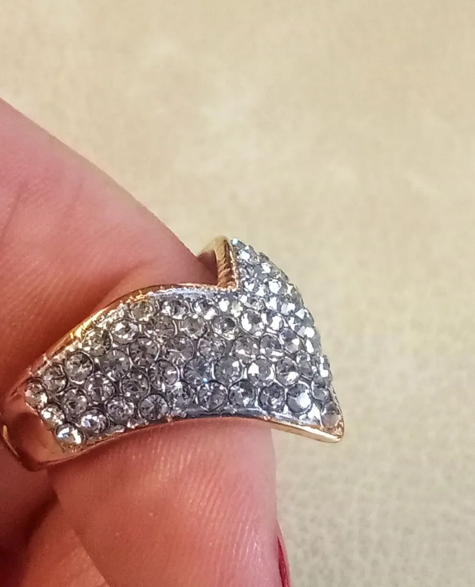 Beautiful Dress Ring - Image 4