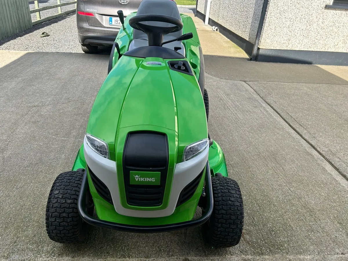 Ride on lawnmower - Image 1