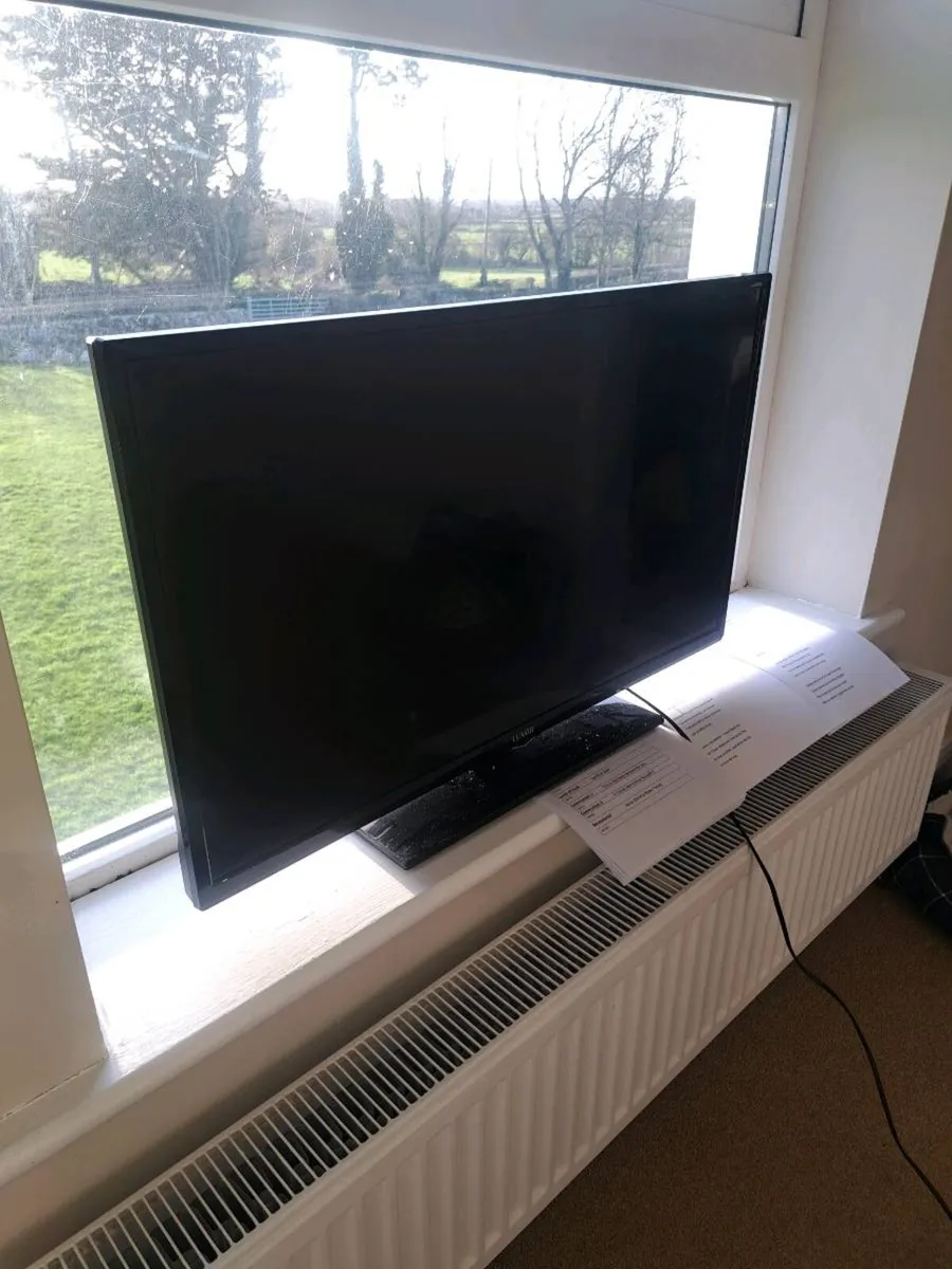 33 inch luxer  tv - Image 1