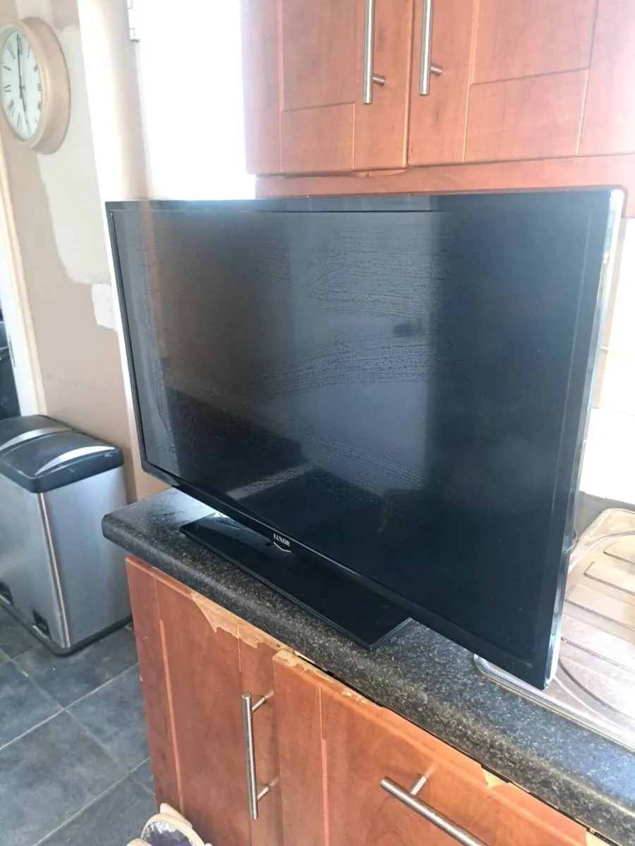 33 inch luxer  tv - Image 3