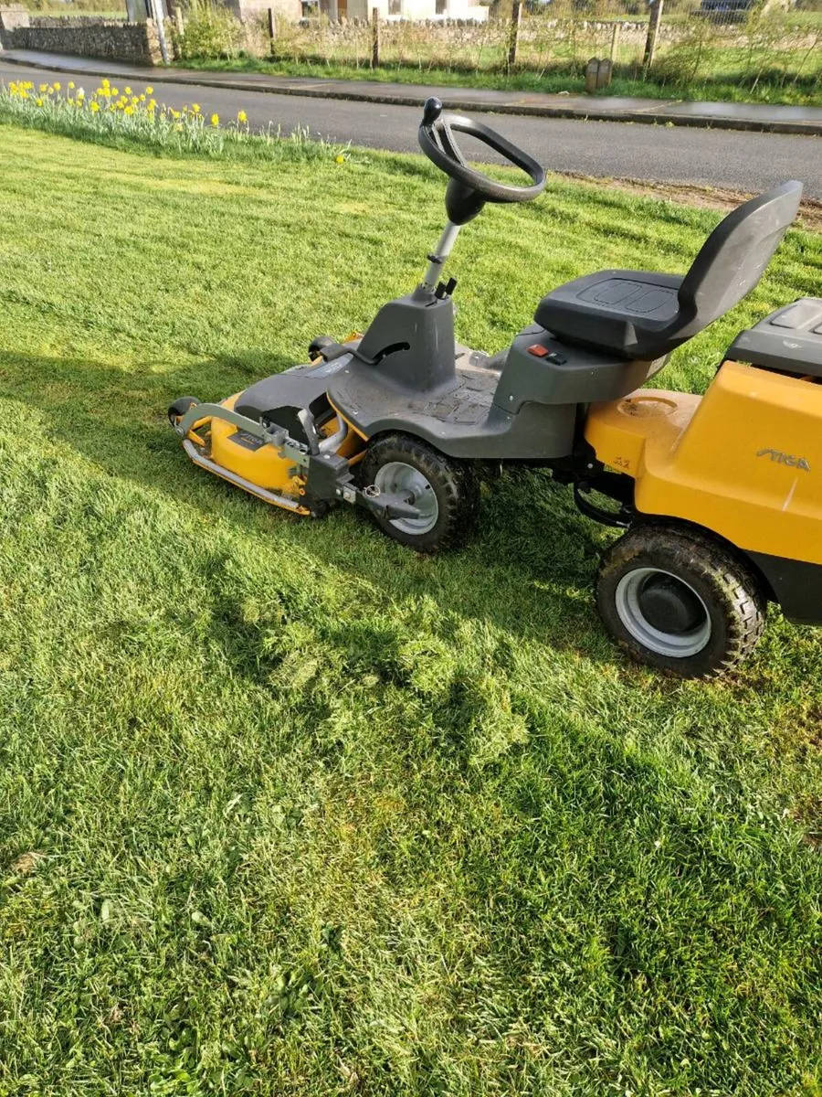 Lawn mower - Image 1
