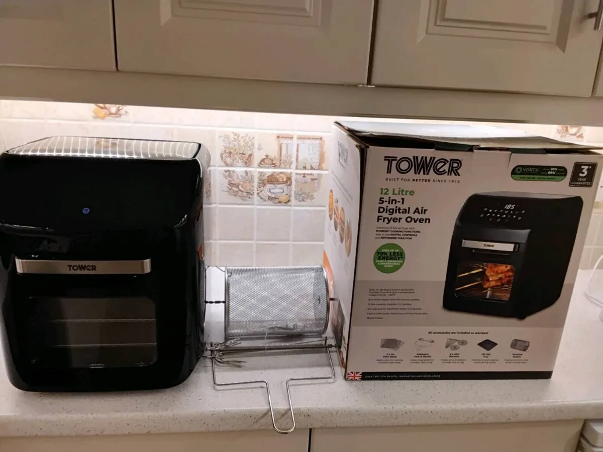 5 in 1 digital air fryer oven -
never used - Image 2