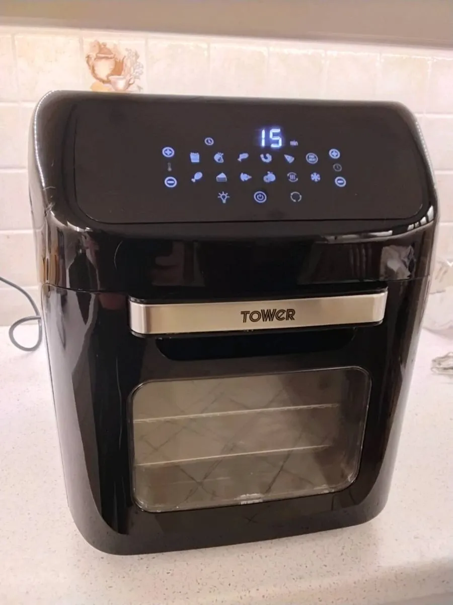 5 in 1 digital air fryer oven -
never used - Image 1