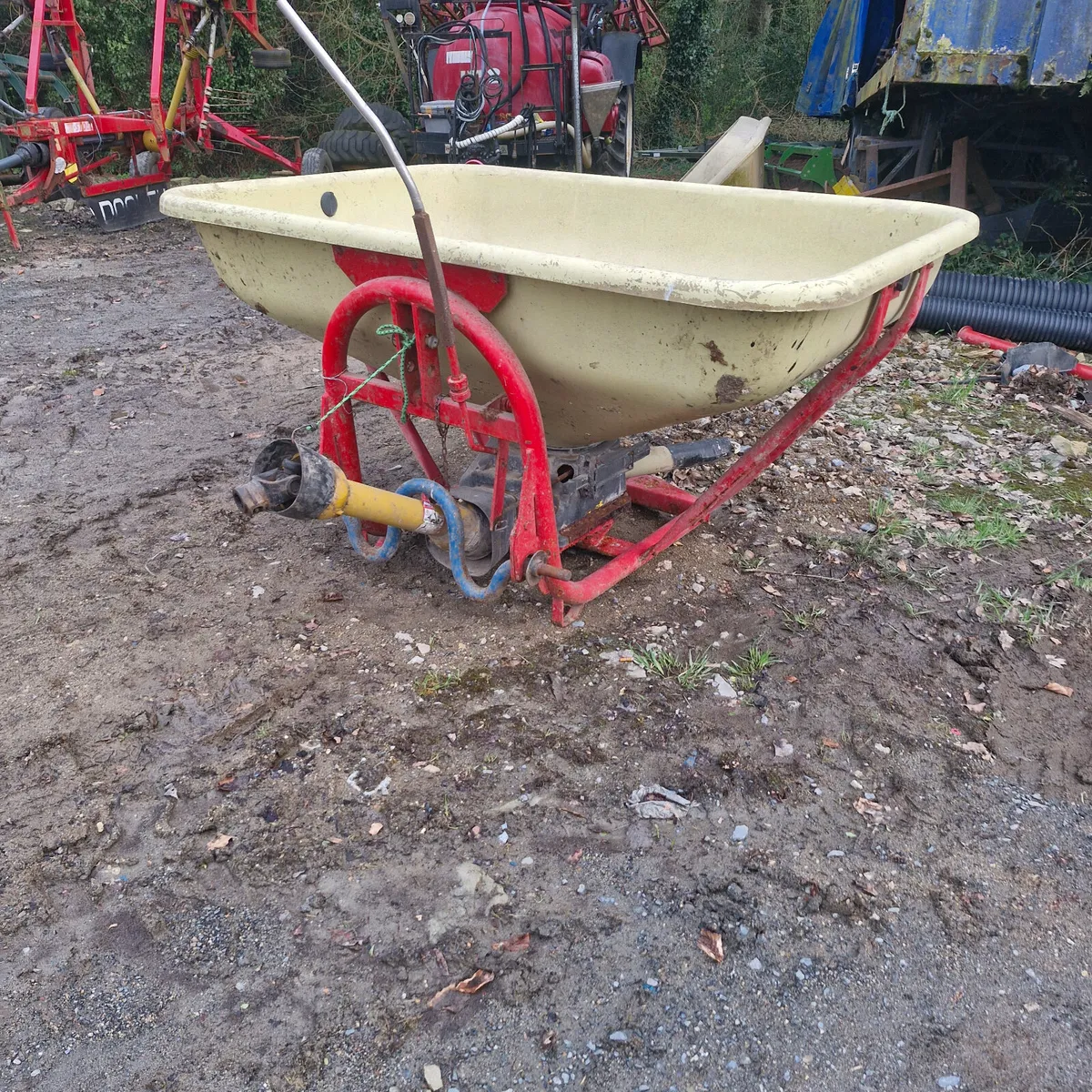 Fertiliser spreaders - Image 1