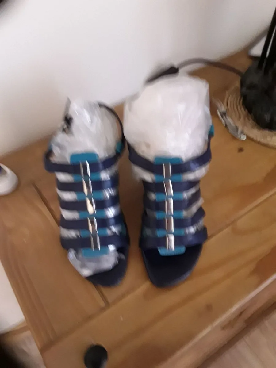 Ladies brand new designer sandals size 7 - Image 4