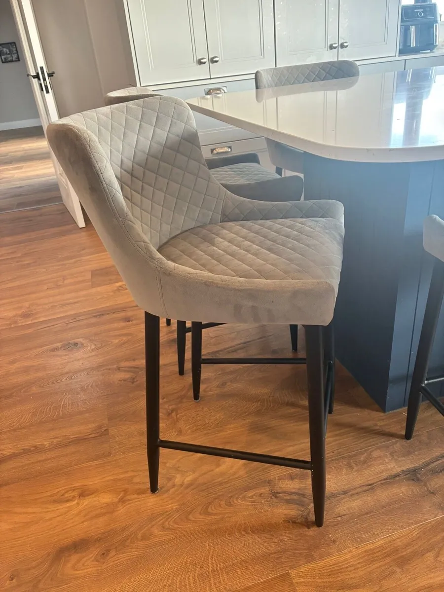 4 island chairs - Image 3