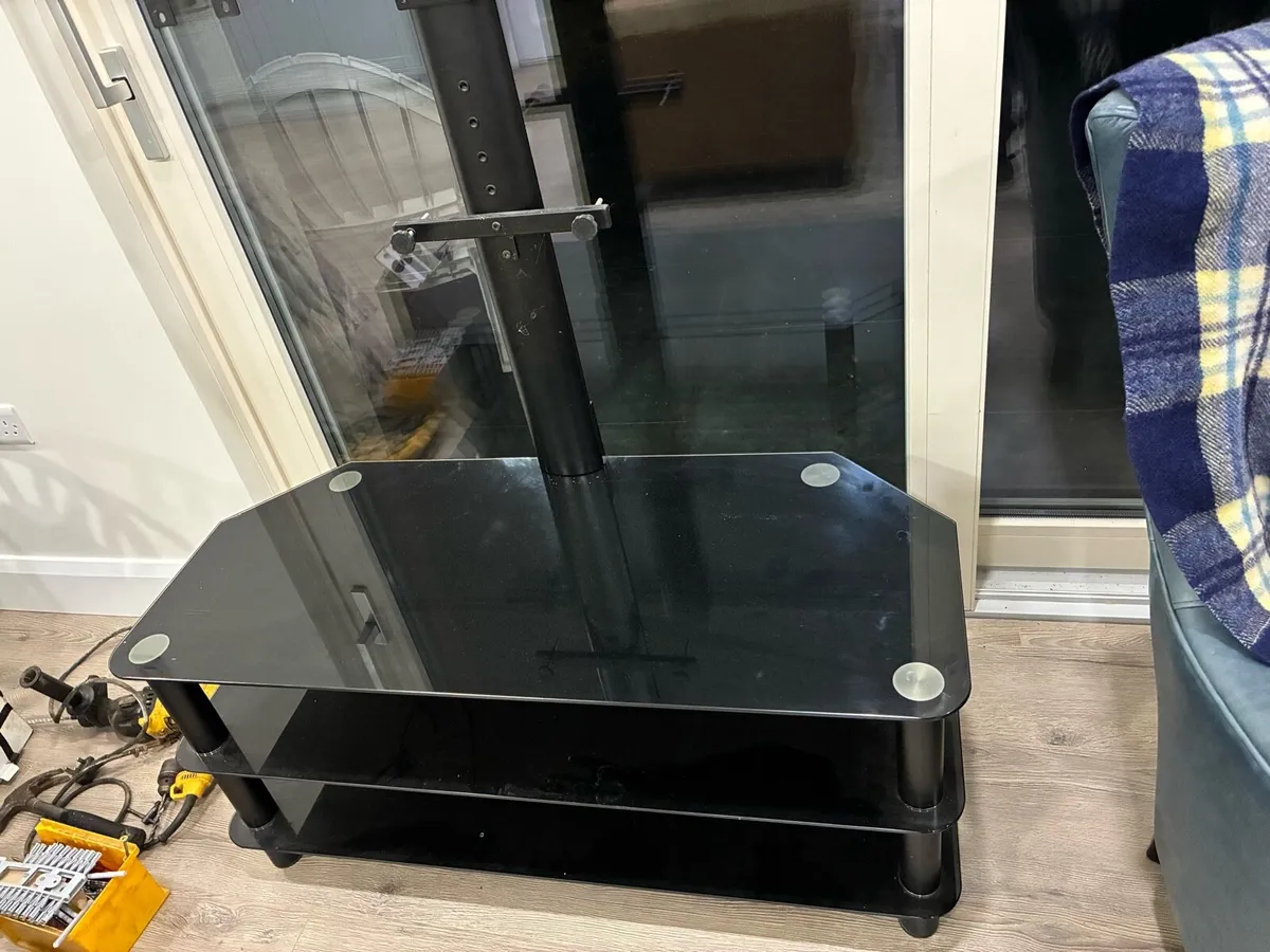 FREE Samsung TV stand - Image 1