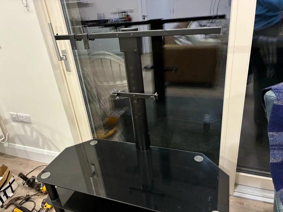 FREE Samsung TV stand - Image 2