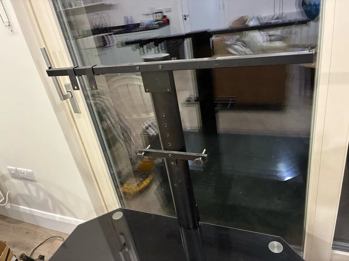 FREE Samsung TV stand - Image 3