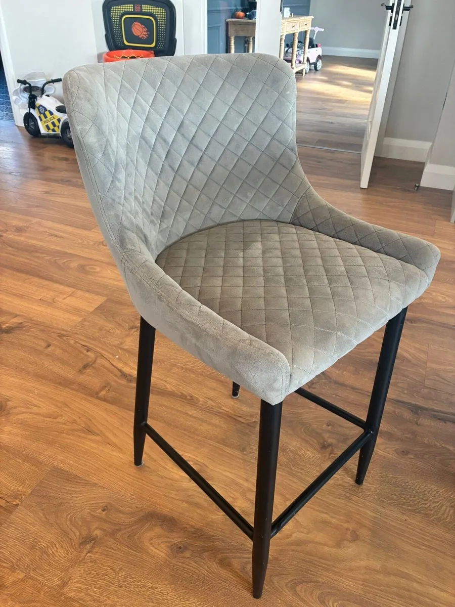 4 island chairs - Image 2