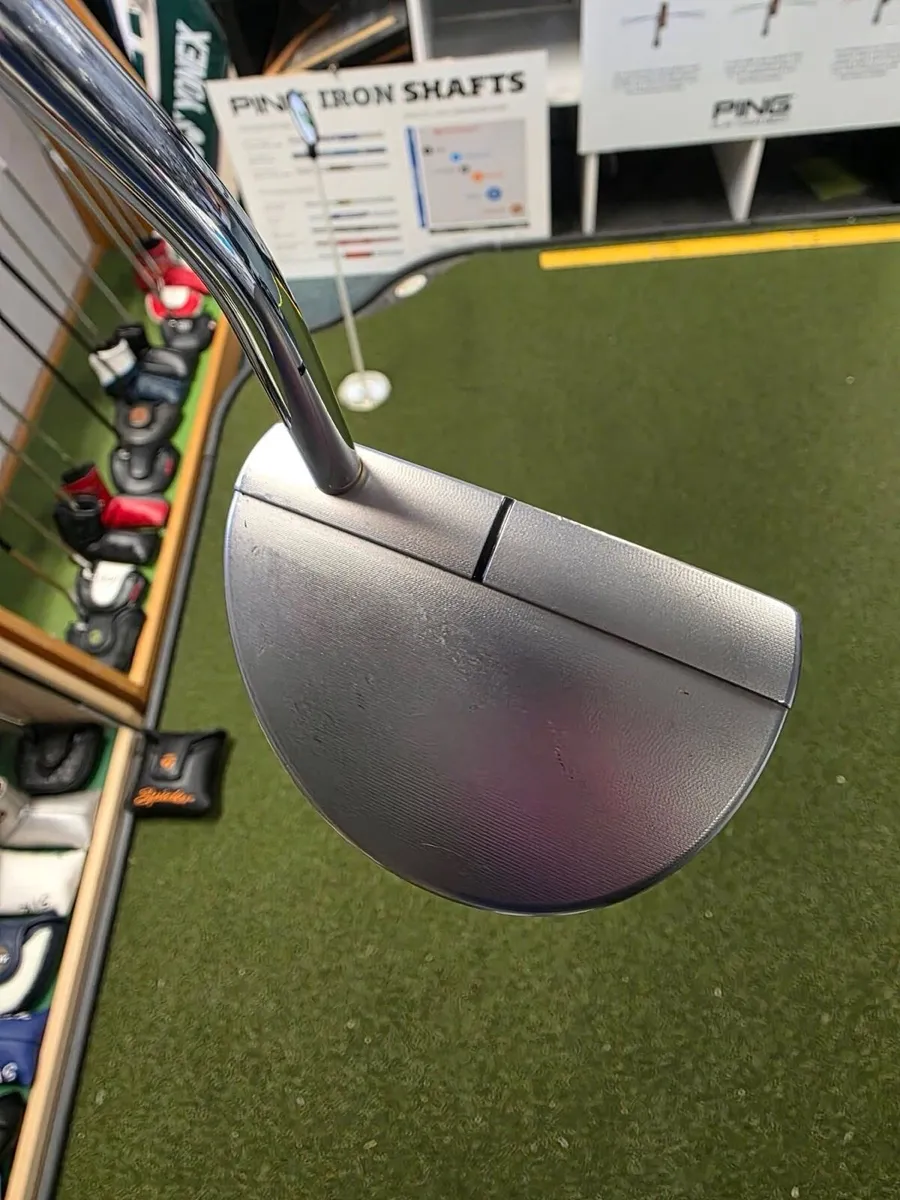 Scotty Cameron & Crown Futura 5mb Putter - Image 2