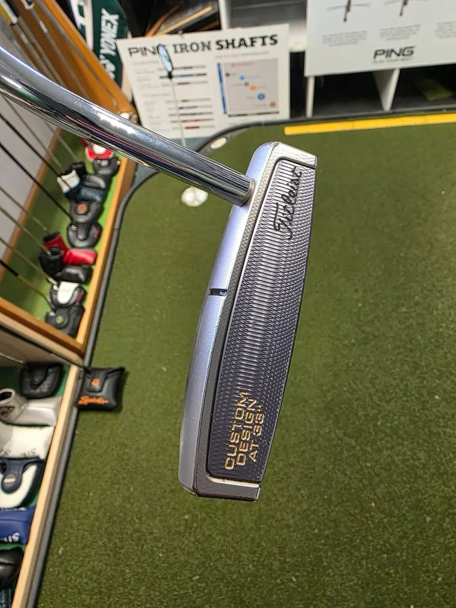 Scotty Cameron & Crown Futura 5mb Putter - Image 3