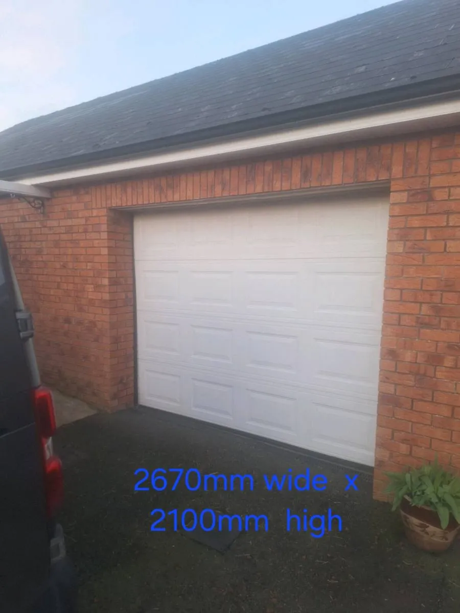 Garage door - Image 1