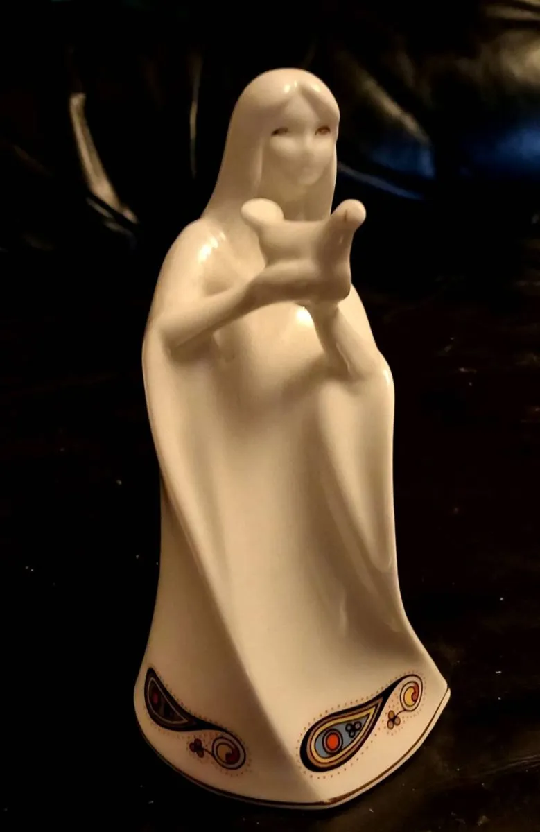 Royal Tara Figurines And Teapot - Image 4