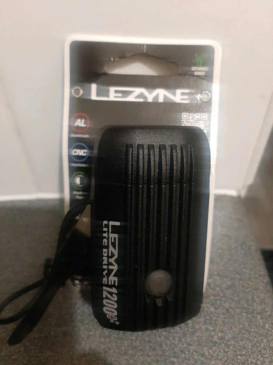 Bike light Lezyne lite drive + new - Image 3