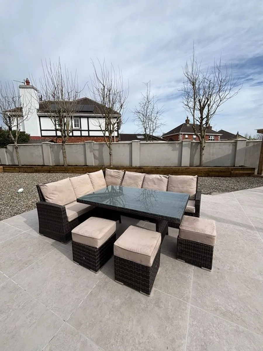 Outdoor Ratten Furniture & Cushion box - Image 1