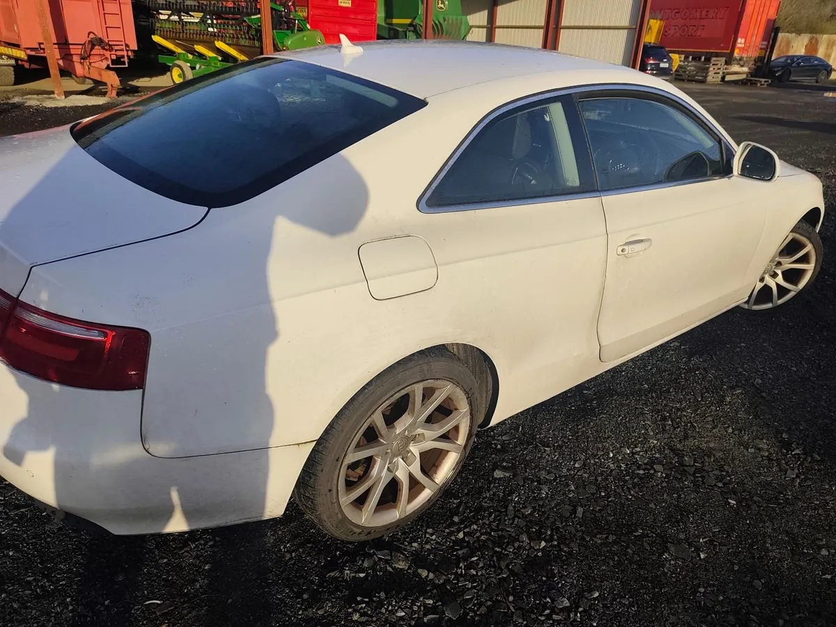 2009 audi a5 - Image 4