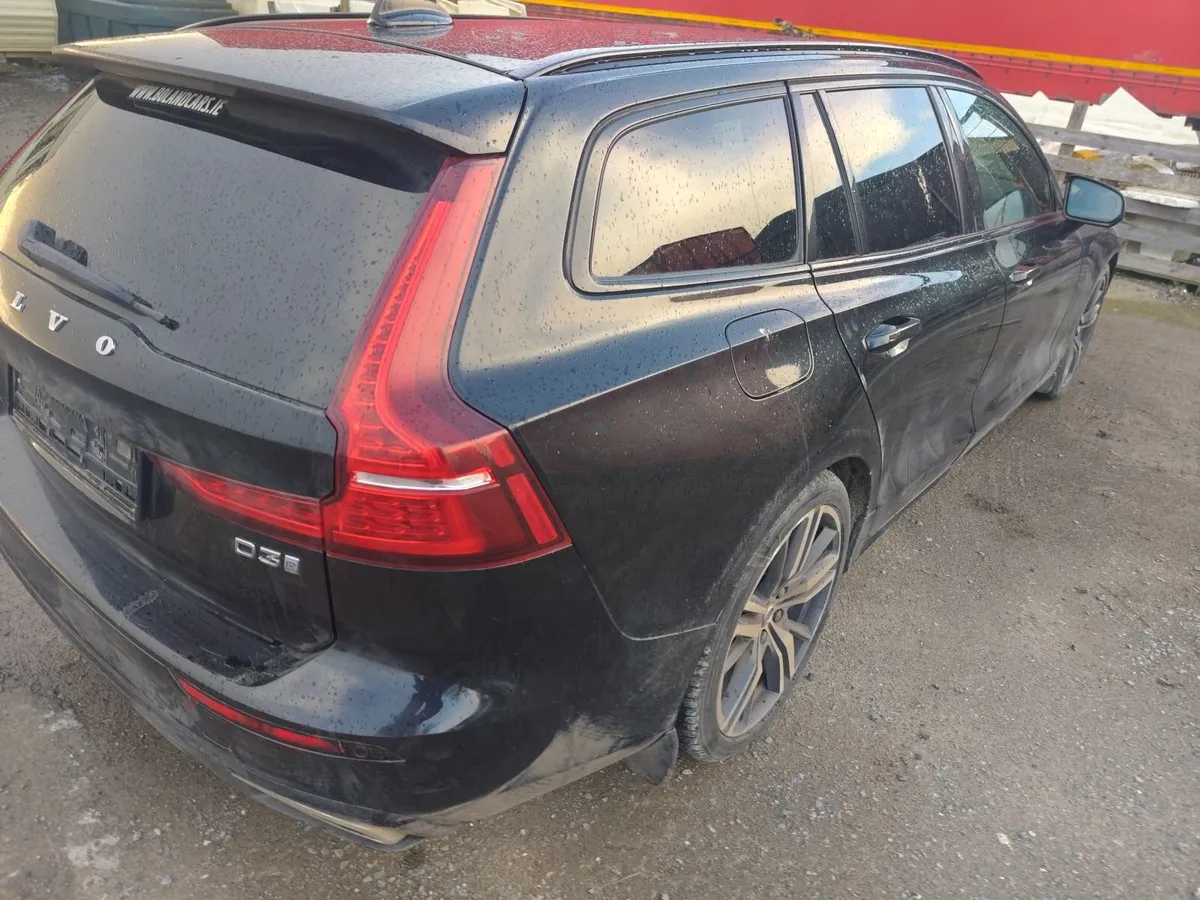 2021 volvo v60 - Image 3