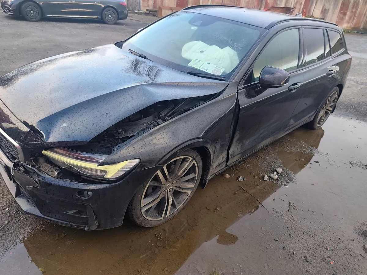 2021 volvo v60 - Image 4