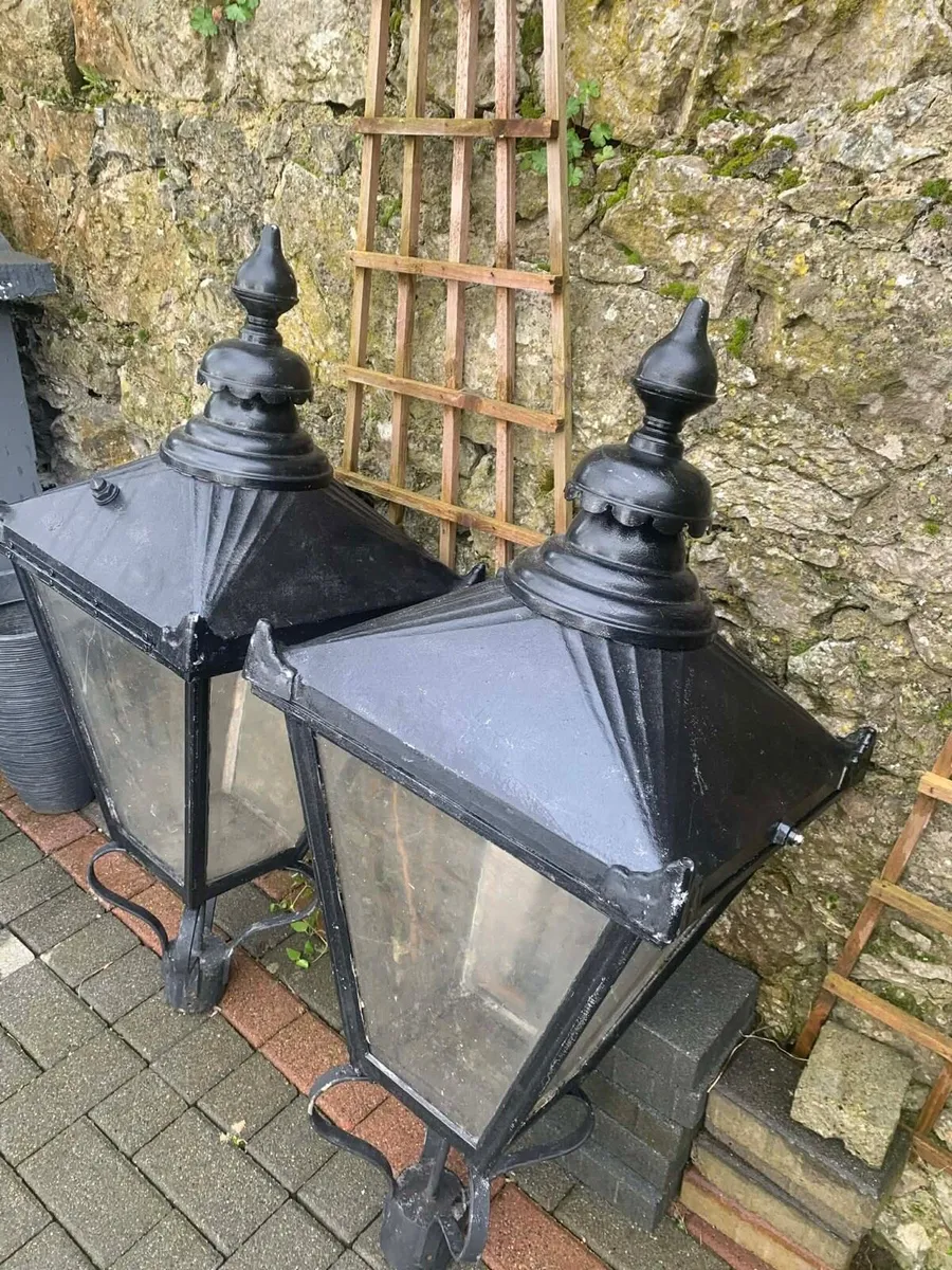 A pair of cast iron Lanterns sell for 380 can de