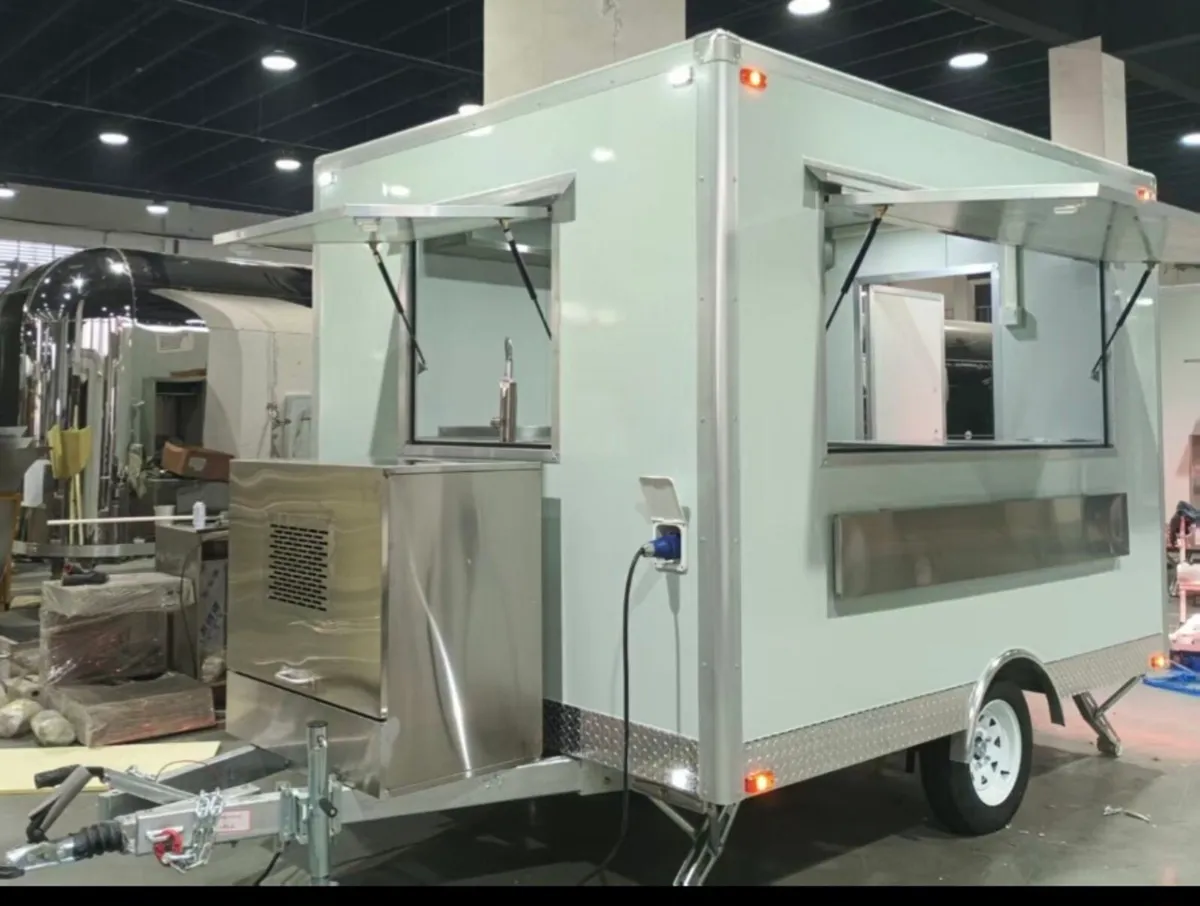 Catering trailer - Image 1