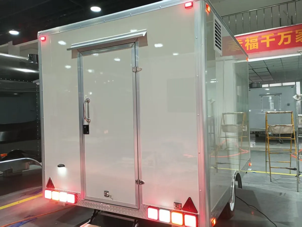 Catering trailer - Image 3