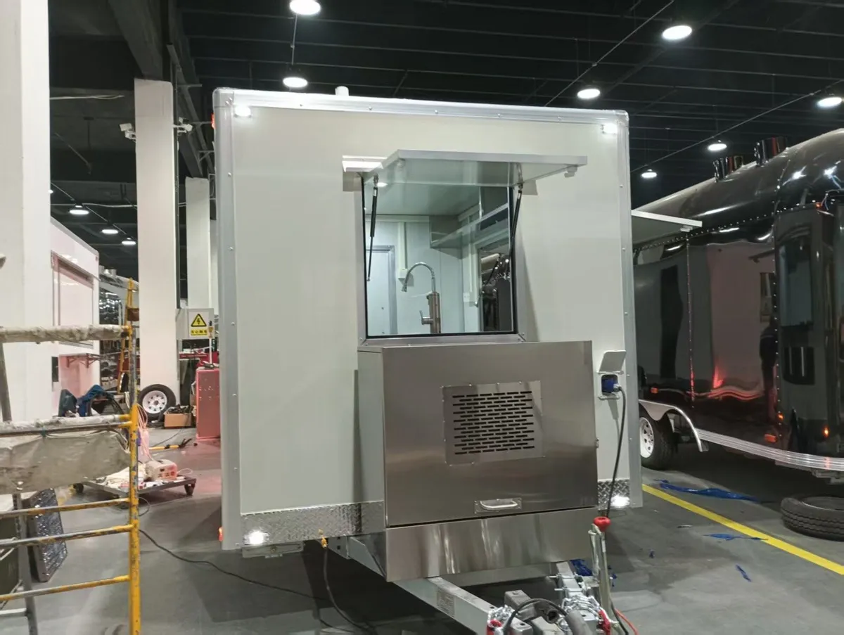 Catering trailer - Image 4