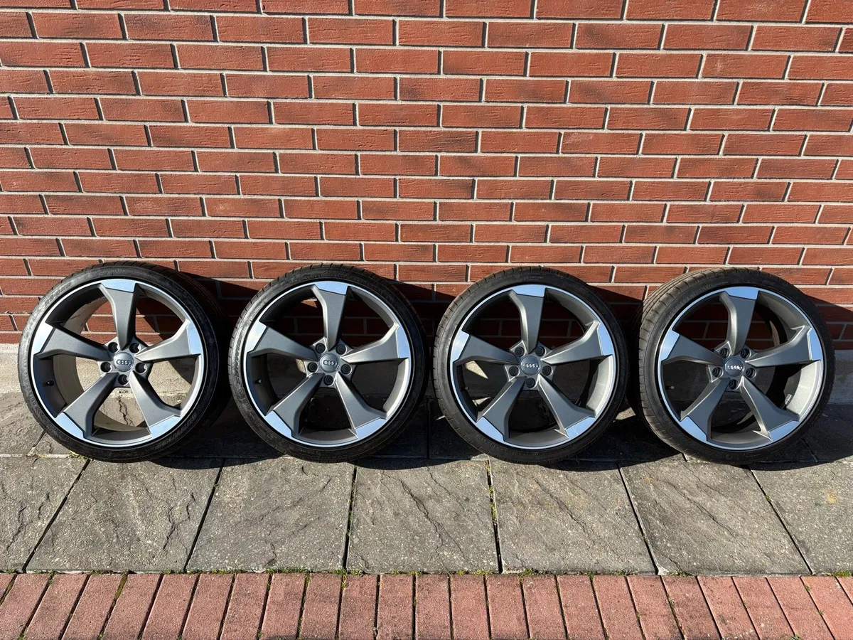 19” New Style TTRS - Image 1