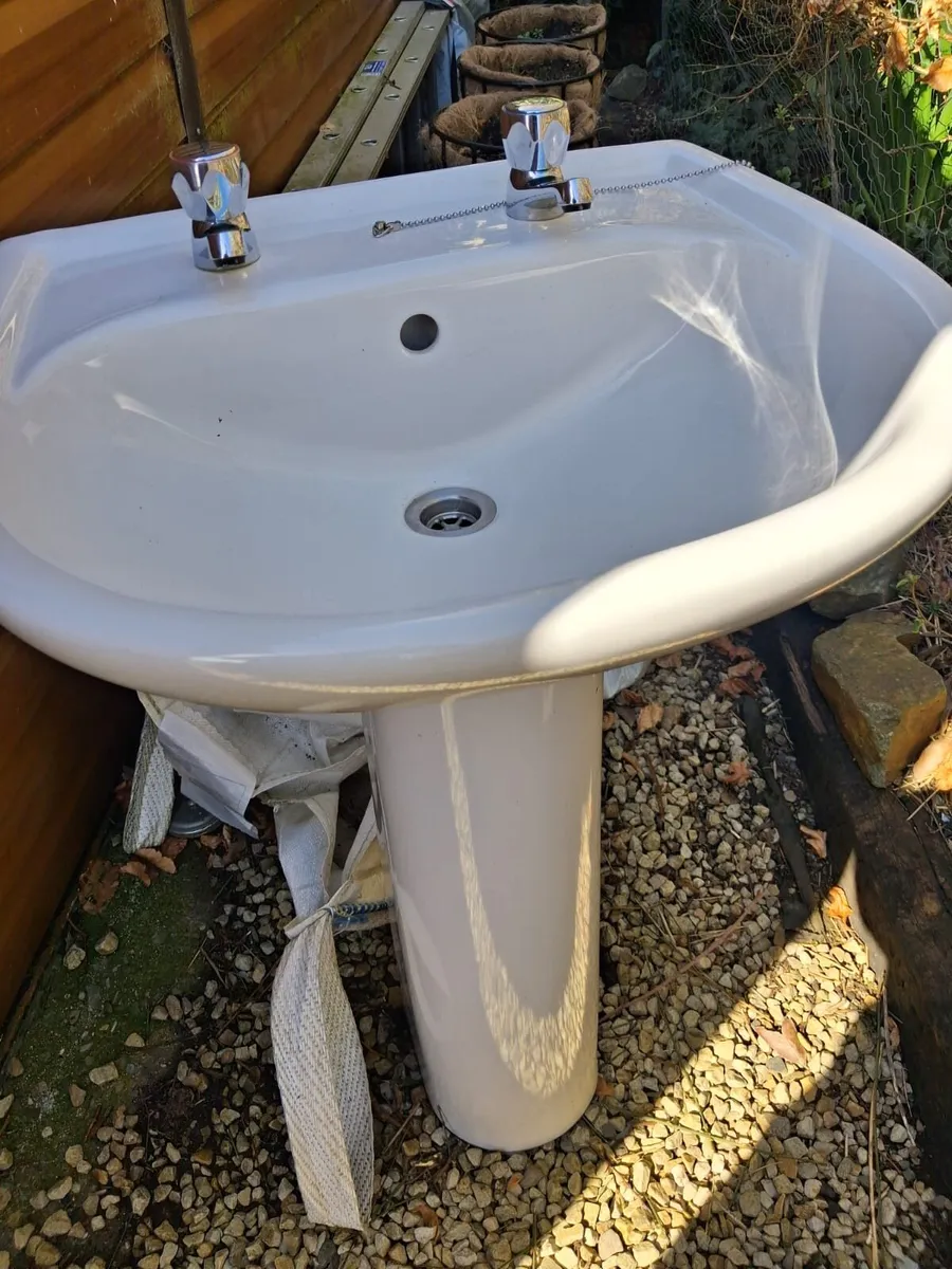 Bathroom ware - Image 2