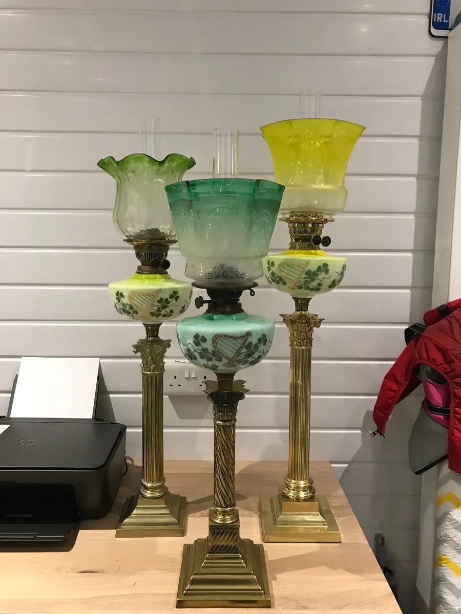 Antique oil lamp - Image 1