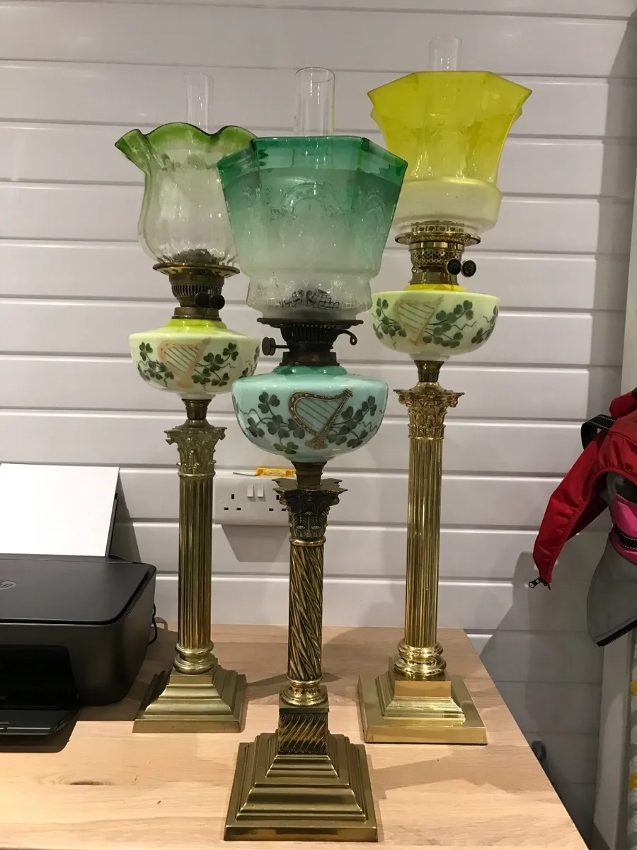 Antique oil lamp - Image 2