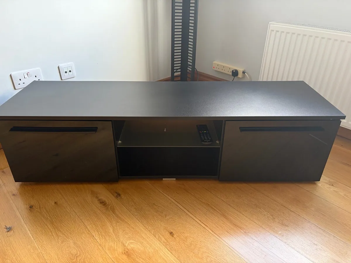 Low tv stand with storage - Image 1